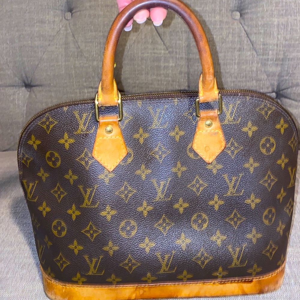 Vintage Louis Vuitton Alma PM bag